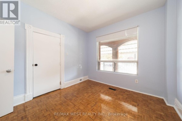 Main - 862 Ossington Avenue, Toronto, ON M6G3V1 Photo 4