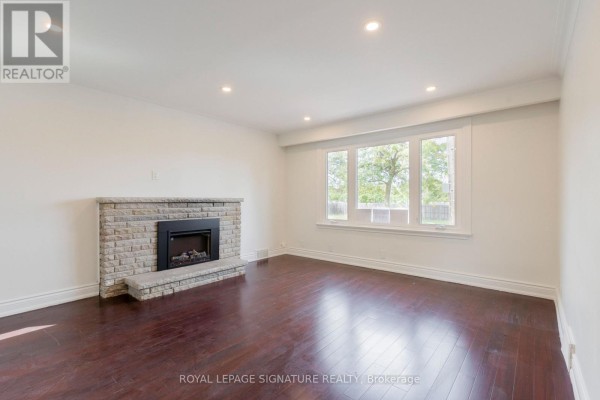 Kitchen - Main - 91 Bishop Avenue, Toronto, ON M2M1Z5 Photo 4