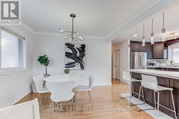 Kitchen - Main - 96 Wyndcliff Crescent, Toronto, ON M4A2K2 Photo 4