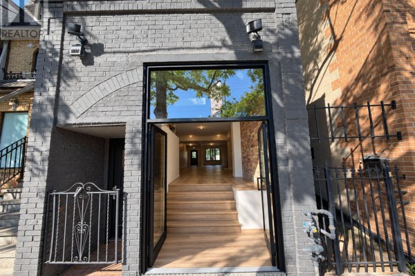 Main & 1/2 Bsmt - 440 Parliament Street, Toronto, ON M5A3A2 Photo 4
