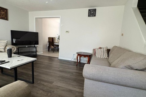 Main & 2nd - 32 Elvira Crescent, London South, ON, photo 3