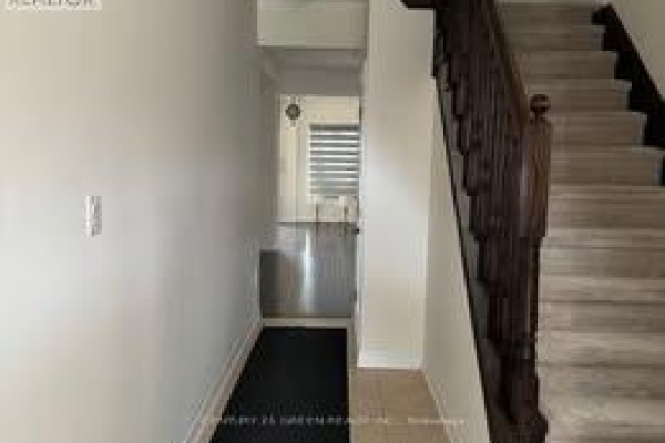 Dining room - Main & 2nd Floor - 100 Lanark Circle, Brampton, ON L6X5L4 Photo 2
