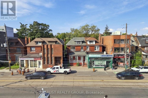 Bedroom - Main & Basement - 2279 Dundas Street W, Toronto, ON M6R1X6 Photo 4