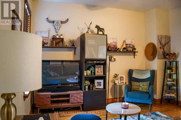 Recreational, Games room - Main & Basement - 88 Swanwick Avenue, Toronto, ON M4E1Z7 Photo 4
