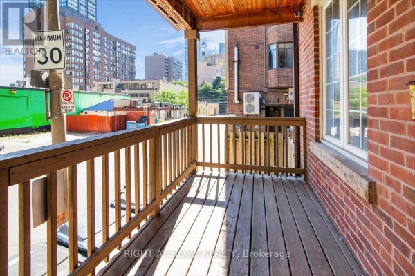 Kitchen - Main & Lower - 182 Mutual Street, Toronto, ON M5B2B3 Photo 3