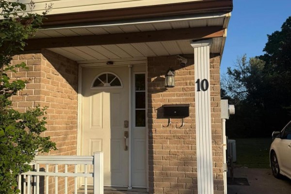 Primary Bedroom - Main & Second Floor - 10 Moonbeam Grove S, Toronto, ON M1B2T5 Photo 2