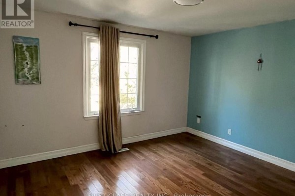Bedroom 2 - Main & Second Floor - 53 Aberfeldy Crescent, Markham, ON L3T4C1 Photo 5