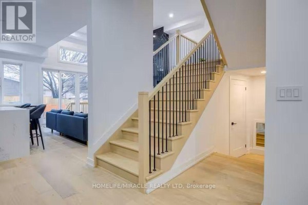 Mud room - Main & Upper Level - 100 Macdonald Street, Toronto, ON M8V1Y4 Photo 3