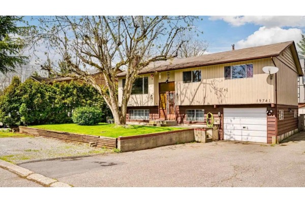 Main 19741 54a Avenue, Langley, BC V3A3W4 Photo 2