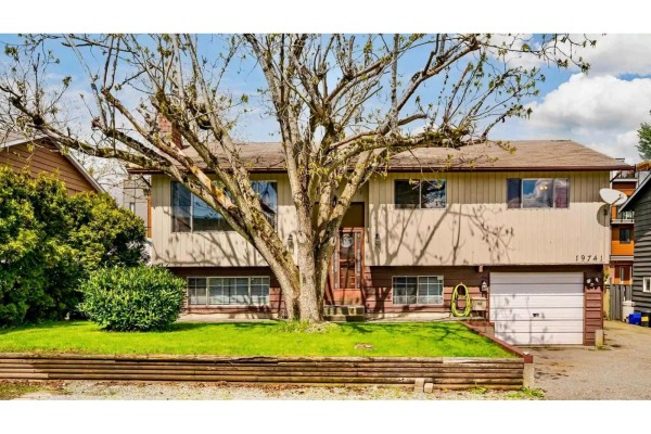 Main 19741 54a Avenue, Langley, BC V3A3W4 Photo 4