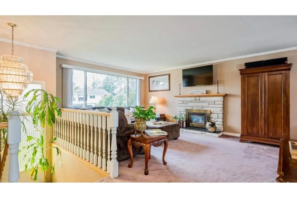 Main 19741 54a Avenue, Langley, BC V3A3W4 Photo 5