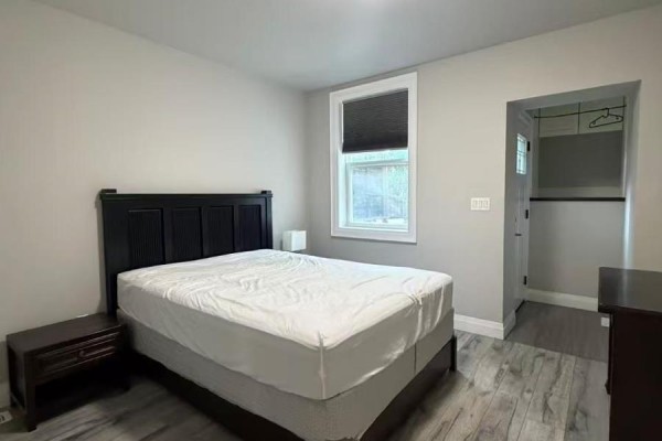Bedroom - Main And Lower - 33 Dalton Road, Toronto, ON M5R2Y8 Photo 2