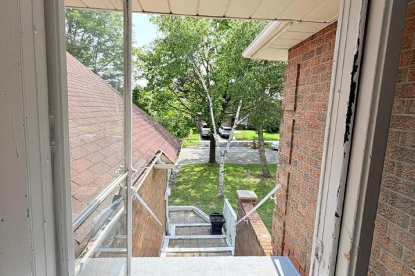 Family room - Main And Upper - 41 Broadbridge Drive, Toronto, ON M1C3K5 Photo 4