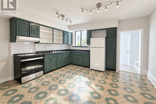 Kitchen - Main Fl - 184 Franklin Avenue, Toronto, ON M6P3Y8 Photo 2