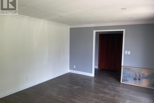 Living room - Main Fl - 448 Wilson Road N, Oshawa, ON L1G6E7 Photo 4