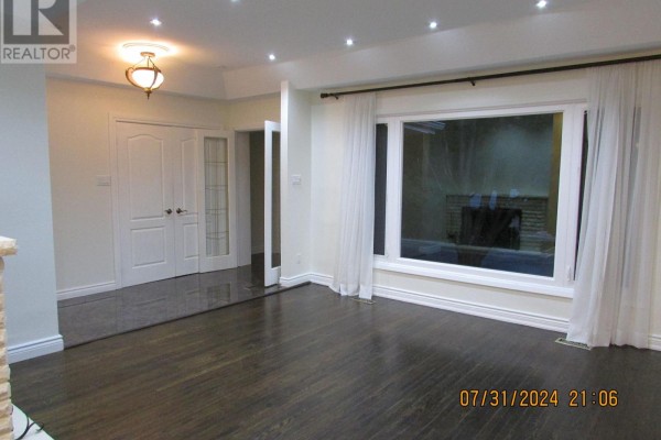 Kitchen - Main Fl - 62 Leisure Lane W, Richmond Hill, ON L4C4X1 Photo 3