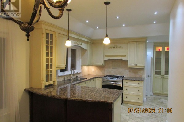 Foyer - Main Fl - 62 Leisure Lane W, Richmond Hill, ON L4C4X1 Photo 4