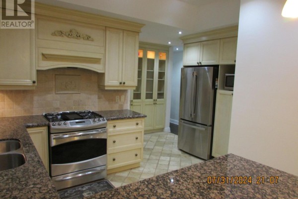 Primary Bedroom - Main Fl - 62 Leisure Lane W, Richmond Hill, ON L4C4X1 Photo 5