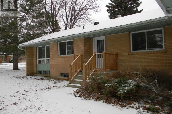 Kitchen - Main Fl - 776 Grace Street, Newmarket, ON L3Y2L3 Photo 3