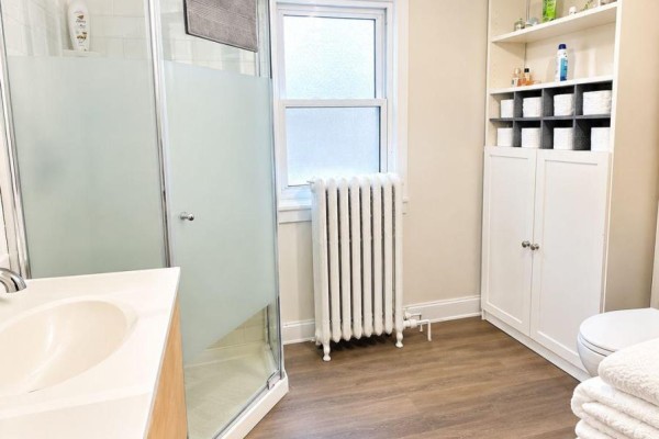 Main Floor - 10 Borden Street, Toronto, ON M5S2M9 Photo 3
