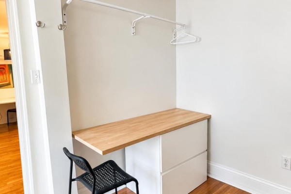 Main Floor - 10 Borden Street, Toronto, ON M5S2M9 Photo 4