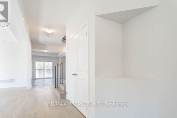 Dining room - Main Floor - 1038 Hardy Way, Innisfil, ON L0L1W0 Photo 4