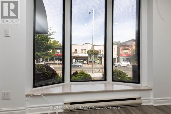Main Floor - 1083 Bloor Street W, Toronto, ON M6H1M5 Photo 5