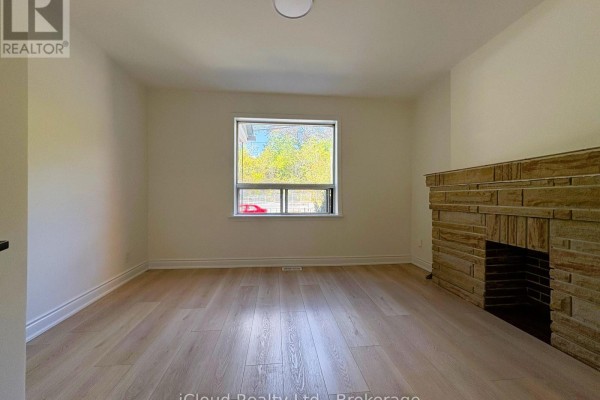 Bedroom 2 - Main Floor - 1373 Davenport Road, Toronto, ON M6H2H5 Photo 4