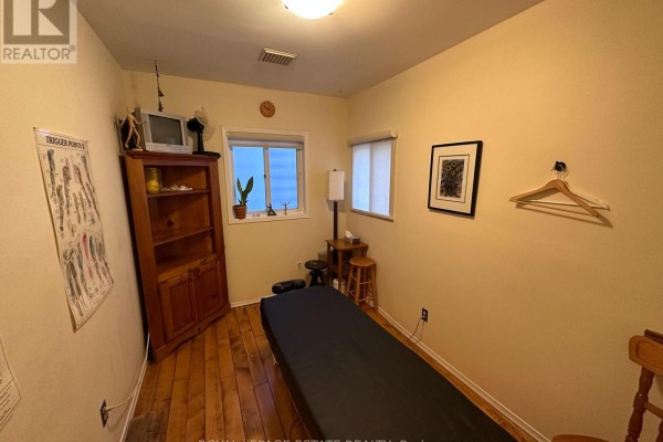 Main Floor - 1398 Queen Street E, Toronto, ON M4L1C9 Photo 5