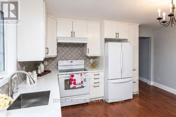 Living room - Main Floor - 14 Thornton Avenue, Toronto, ON M6E2E2 Photo 3