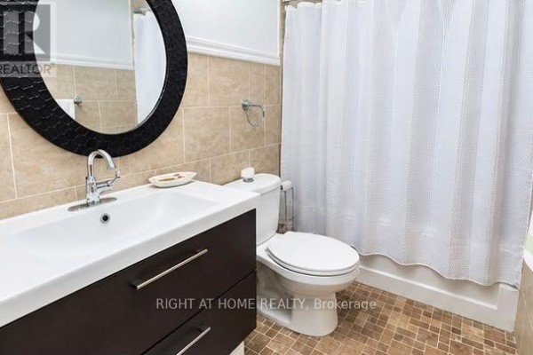 Main Floor - 14 Thornton Avenue, Toronto, ON M6E2E2 Photo 5