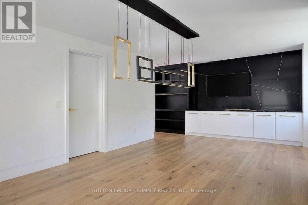 Main Floor - 218 Jane Street, Toronto, ON M6S3Y9 Photo 3