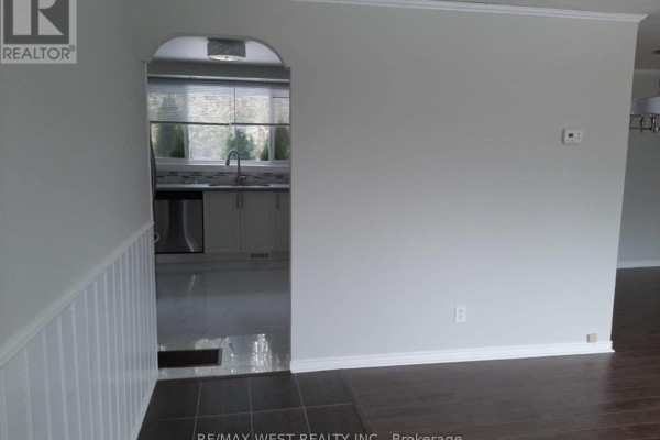 Bedroom 3 - Main Floor - 336 Ontario Street, Newmarket, ON L3Y2K3 Photo 3