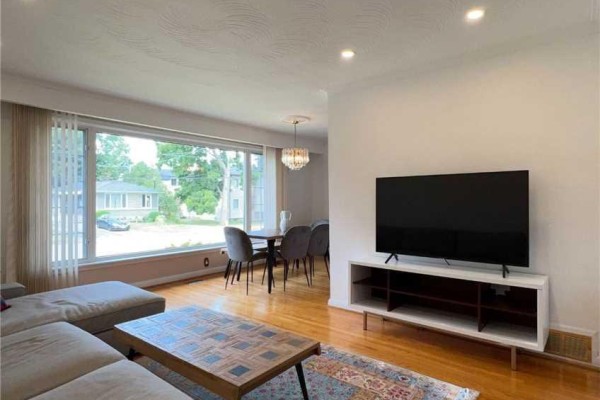 Main Floor - 346 Wenlock Avenue, Richmond Hill, ON L4C1M9 Photo 2