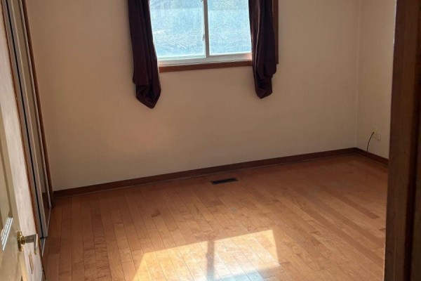 Family room - Main Floor - 37 Irwin Road S, Toronto, ON M9W2P6 Photo 4