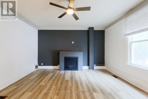 Primary Bedroom - Main Floor - 405 Kingston Road, Toronto, ON M4L1V1 Photo 3