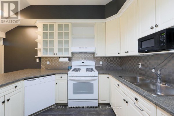Main Floor - 405 Kingston Road, Toronto, ON M4L1V1 Photo 5