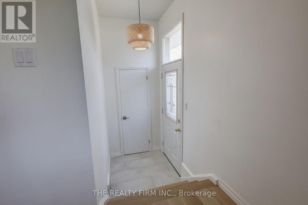 Living room - Main Floor - 408 Ridgewood Crescent, London South, ON N6J3H3 Photo 2