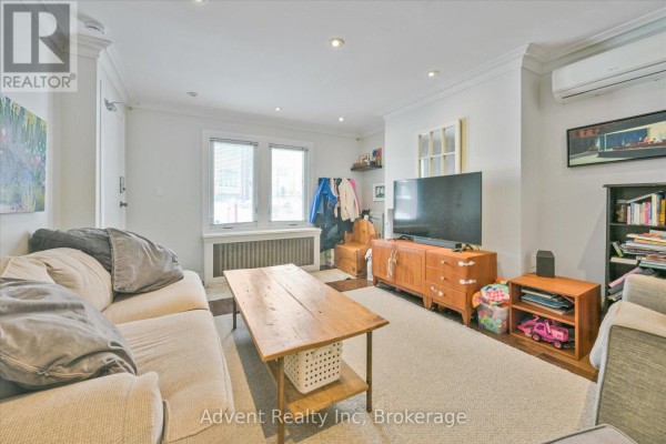 Primary Bedroom - Main Floor - 63 Burnaby Boulevard, Toronto, ON M5N1G3 Photo 4