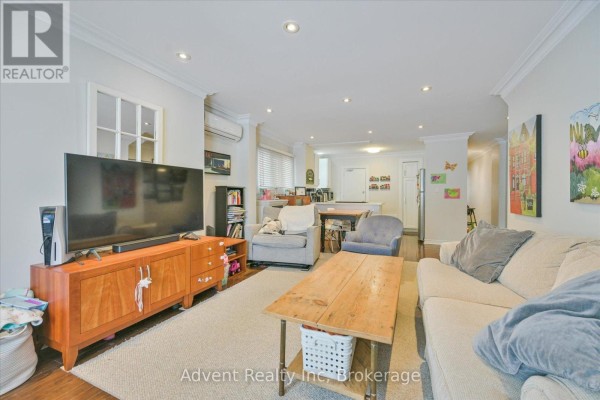 Bedroom 2 - Main Floor - 63 Burnaby Boulevard, Toronto, ON M5N1G3 Photo 5