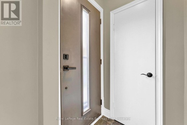 Main Floor - 65 Cumming Court, Hamilton, ON L9G1V4 Photo 2