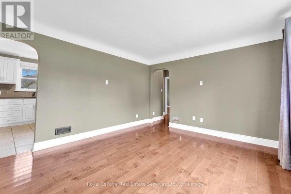 Main Floor - 65 Cumming Court, Hamilton, ON L9G1V4 Photo 3
