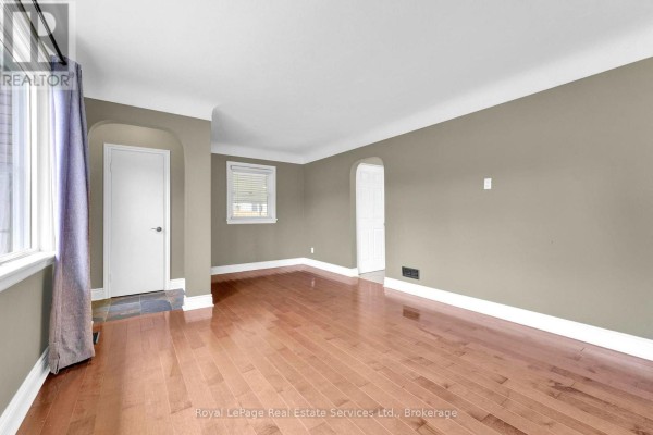 Main Floor - 65 Cumming Court, Hamilton, ON L9G1V4 Photo 5