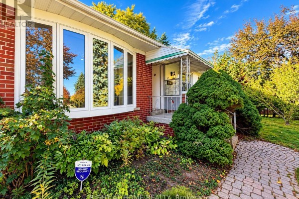 Main Floor - 72 Monkswood Crescent, Newmarket, ON L3Y2K1 Photo 3