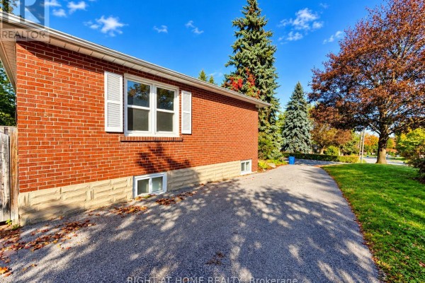 Main Floor - 72 Monkswood Crescent, Newmarket, ON L3Y2K1 Photo 5