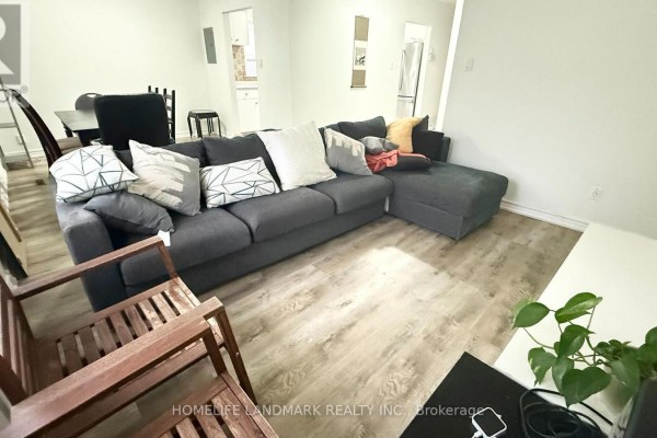 Kitchen - Main Floor - 81 United Square, Toronto, ON M1B2B9 Photo 3