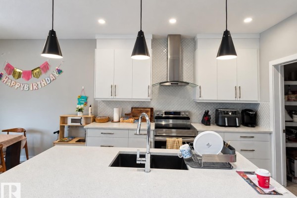 #main Floor 1565 Esaiw Pl Nw, Edmonton, AB T6M0E5 Photo 5