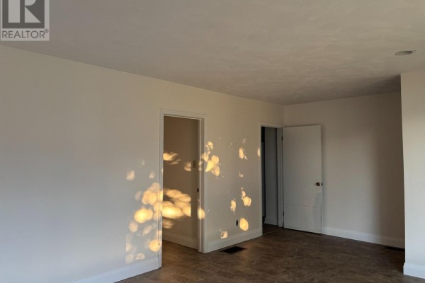 Main Floor Unit - 893 Ford Street, Peterborough, ON K9J5V2 Photo 3