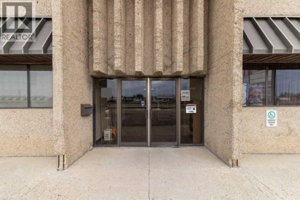 Main Floor West Half, 5720 44 Street, Lloydminster, AB, photo 2