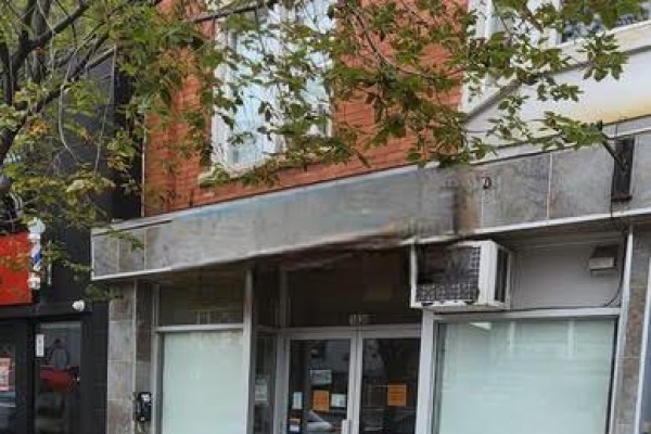 Main Flr - 1030 St Clair Avenue W, Toronto, ON M6E1A4 Photo 2